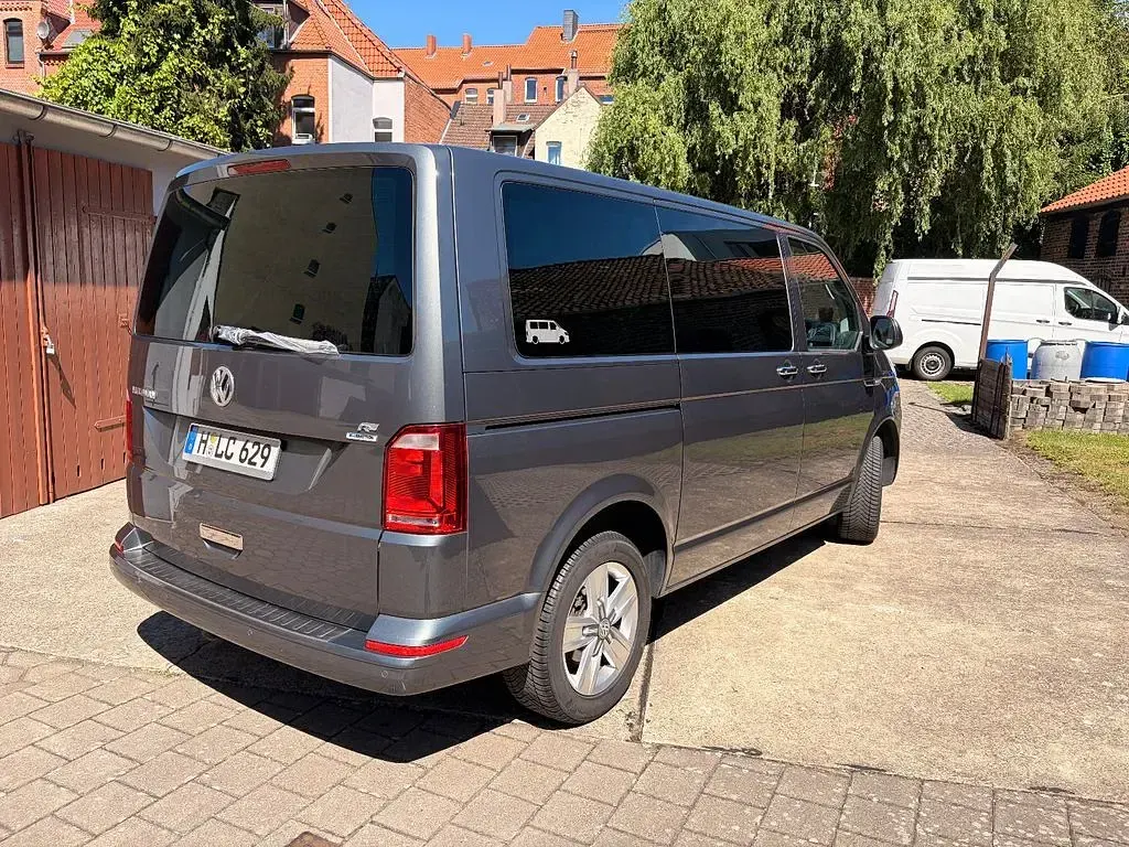 Gebraucht VW Multivan Trendline 102 PS (75 kW) 2016 Grau Van / Kleinbus