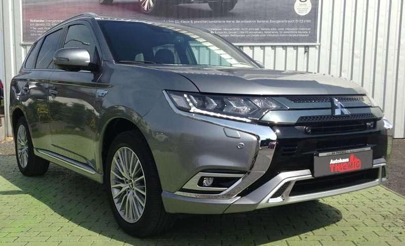 Platinumgrau Gebraucht 2021 Mitsubishi Outlander P-HEV Top SUV | 26.995 € (Fairer Preis) - Bild 1/3