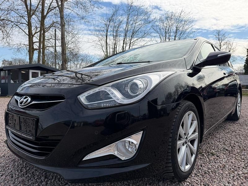 Gebraucht Hyundai i40 Edition 134 PS (98 kW) 2011 Schwarz Kombi