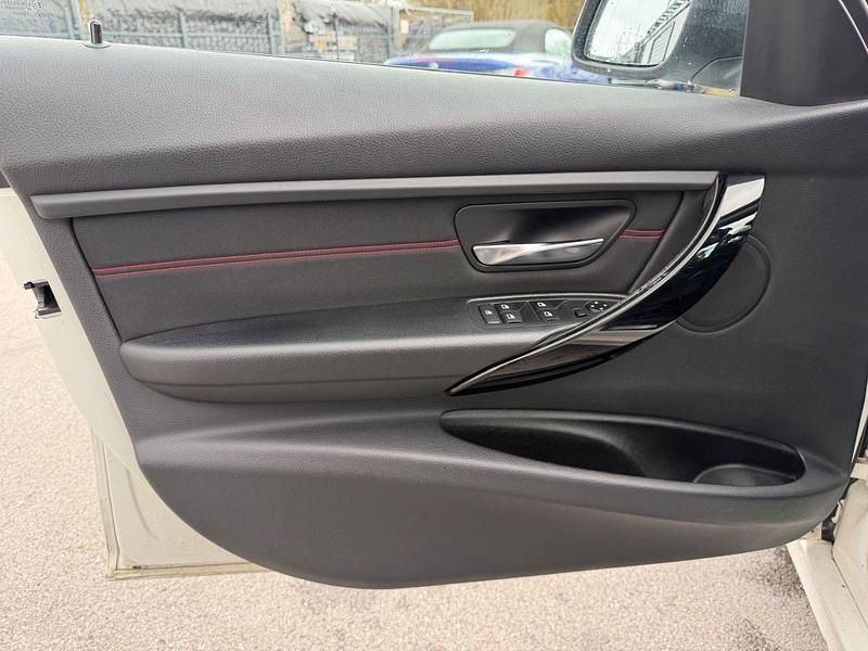 Gebraucht BMW 320 Sport Line 184 PS (135 kW) 2012 Weiß Kombi