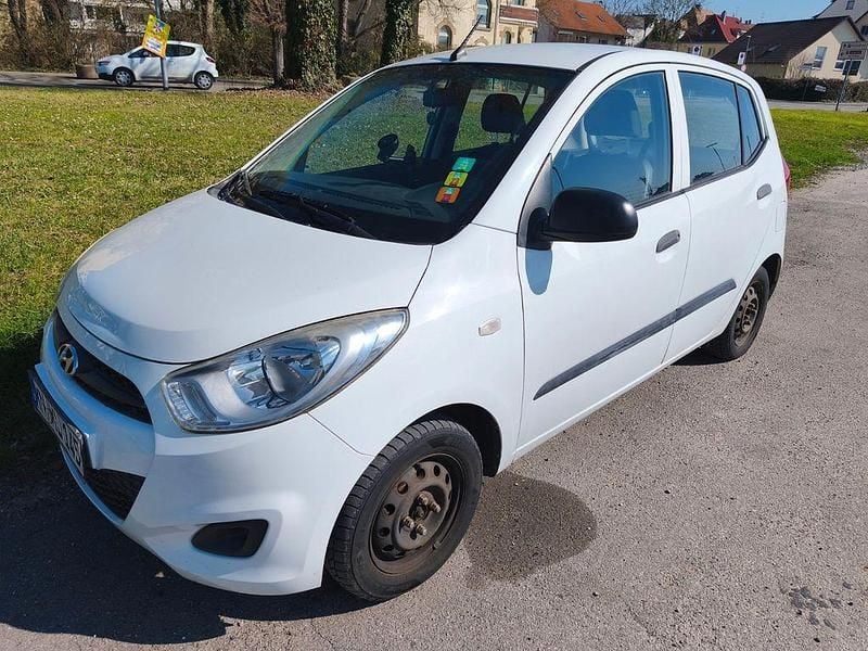 Gebraucht Hyundai i10 69 PS (50 kW) 2013 Weiß Kleinwagen