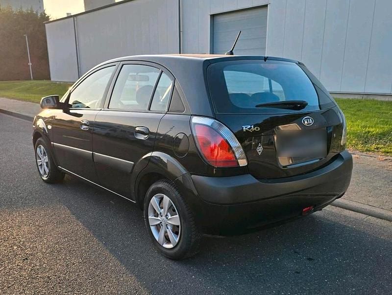 Second-hand Kia Rio 97 CP (71 kW) 2009 Negru Berlinǎ
