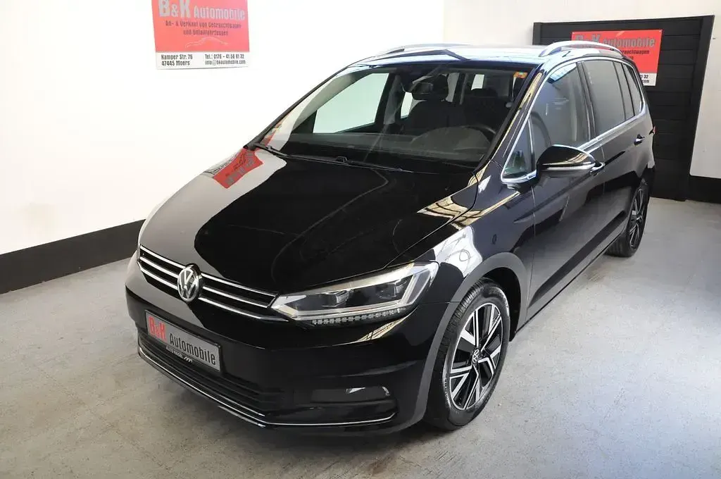 Gebraucht VW Touran Highline 150 PS (110 kW) 2023 Schwarz Van / Kleinbus