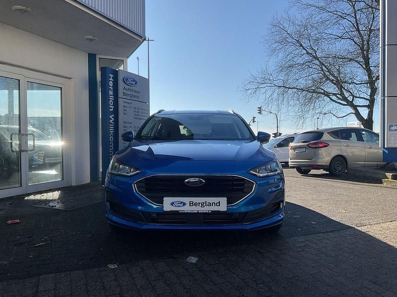 Gebraucht Ford Focus Cool & Connect 101 PS (74 kW) 2022 Dynamic blau metallic blau Kombi