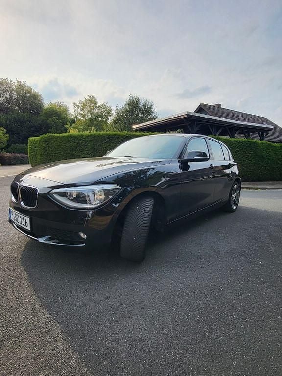 Schwarz Gebraucht 2015 BMW 116 Urban Line Kleinwagen | 7.500 € (Superpreis) - Bild 1/4
