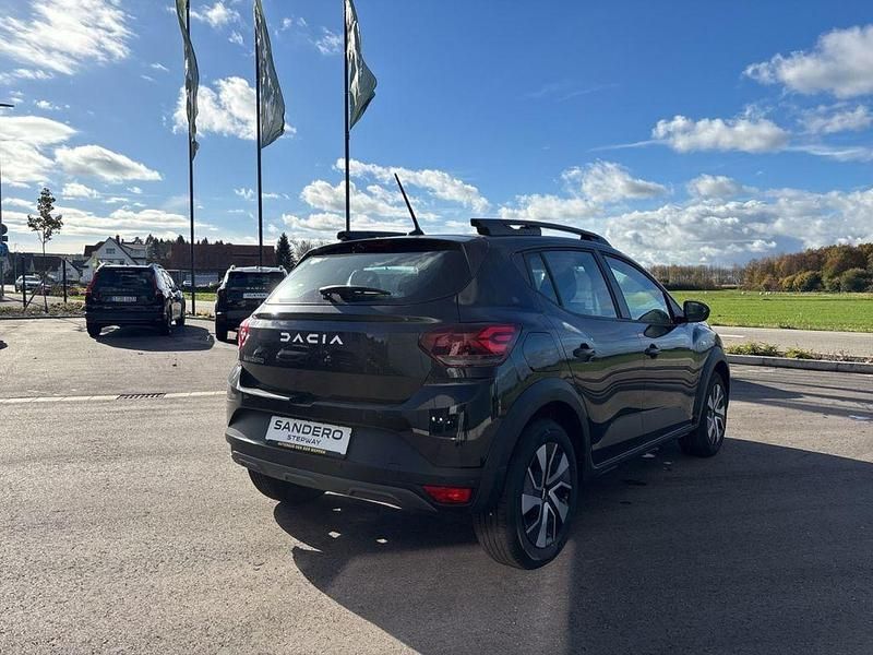 Neu Dacia Sandero Expression 101 PS (74 kW) 2025 Schwarz Kleinwagen