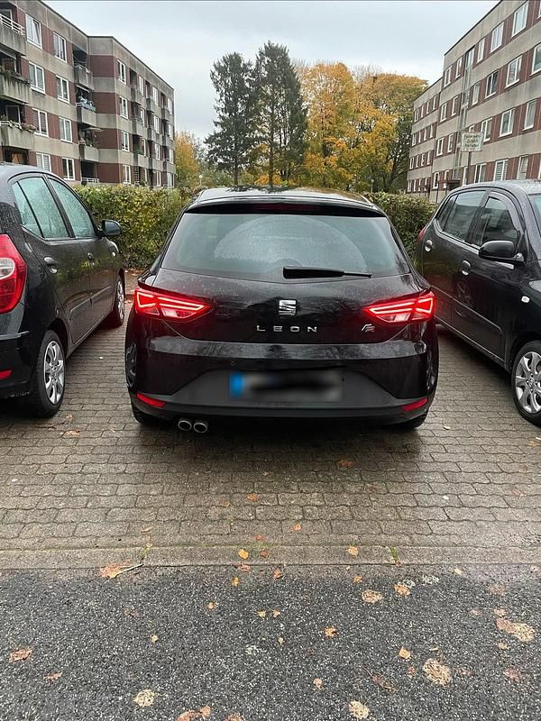 Używany Seat Leon 180 KM (132 kW) 2016 Czarny Sedan/Limuzyna