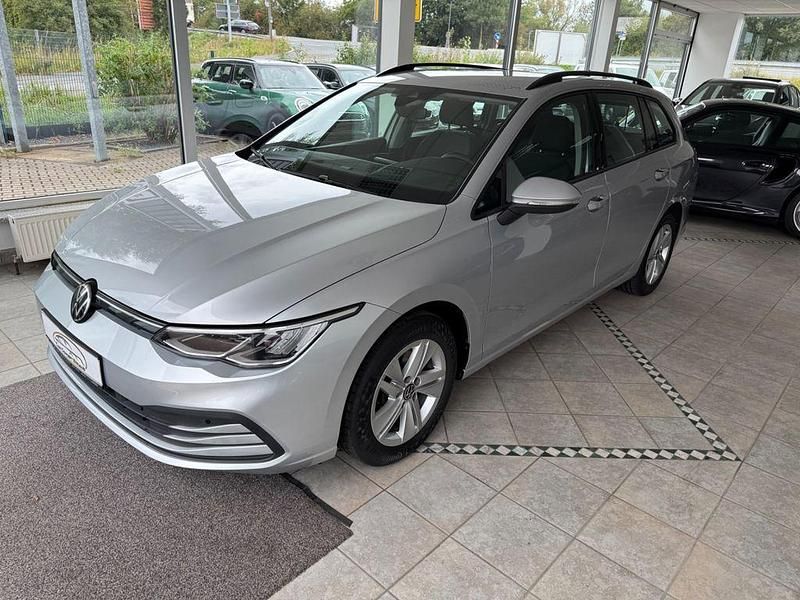 Silber Gebraucht 2022 VW Golf VIII Life Kombi | 12.790 € - Bild 1/4