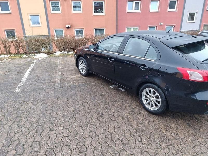 Gebraucht Mitsubishi Lancer Invite 150 PS (110 kW) 2011 Schwarz Limousine