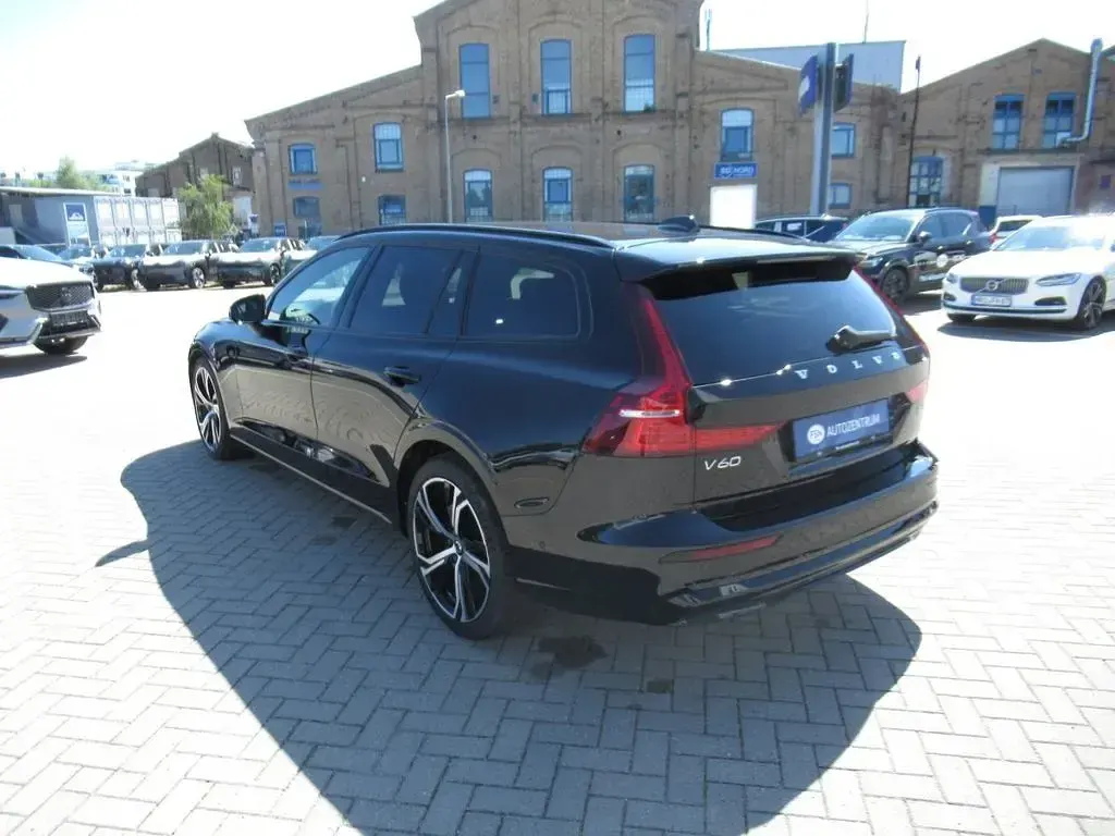Gebraucht Volvo V60 Plus 197 PS (144 kW) 2024 Schwarz Kombi