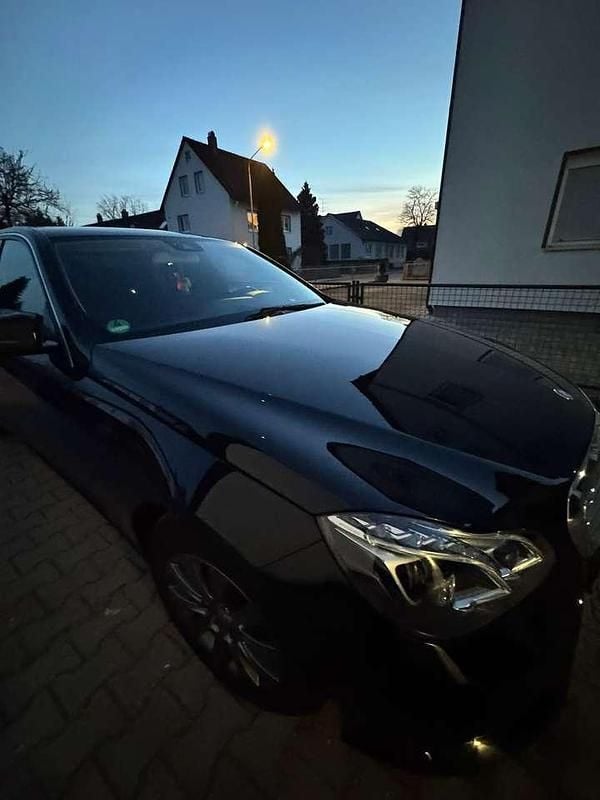 Gebraucht Mercedes E220 Elegance 170 PS (125 kW) 2015 Schwarz Limousine
