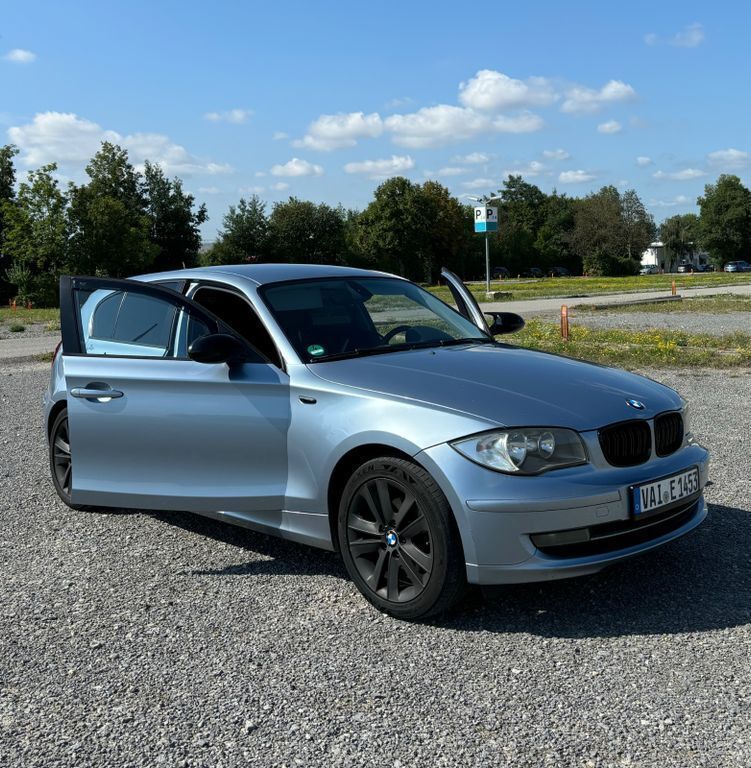Blau Gebraucht 2008 BMW 118 Kleinwagen | 4.449 € (Etwas zu teuer) - Bild 1/4