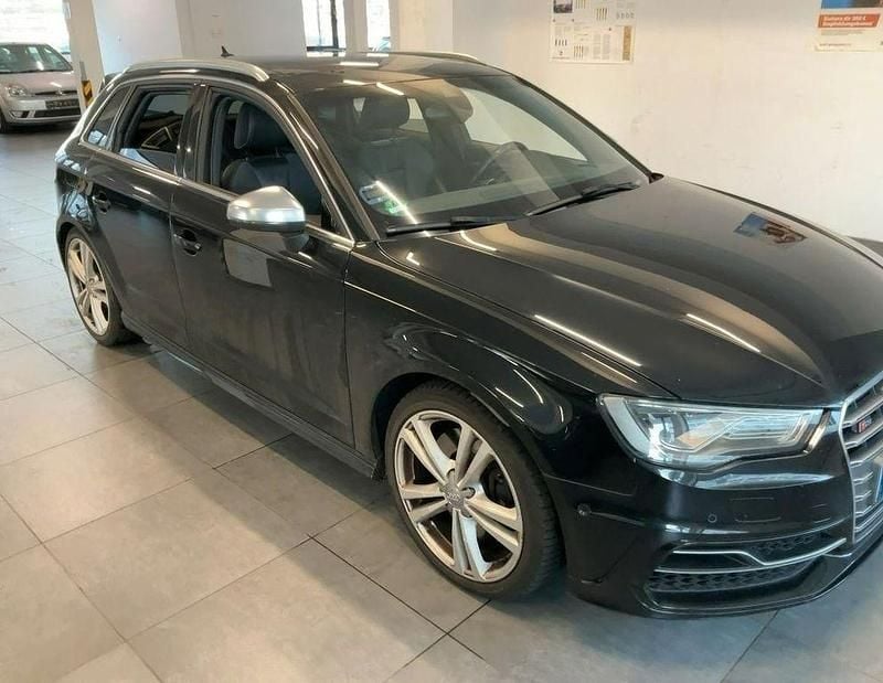 Schwarz Gebraucht 2015 Audi S3 Ambiente Limousine | 18.101 € - Bild 1/4