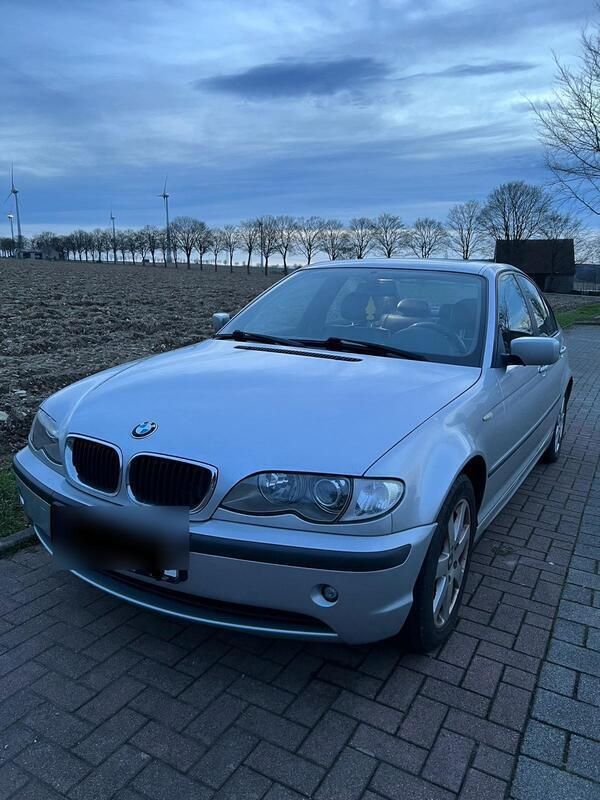 Silber Gebraucht 2003 BMW 318 Limousine | 2.500 € (Fairer Preis) - Bild 1/4