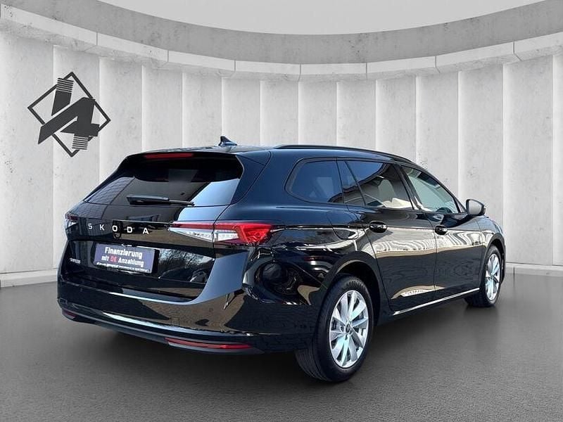 Gebraucht Skoda Superb 150 PS (110 kW) 2025 Ebony schwarz metallic Kombi