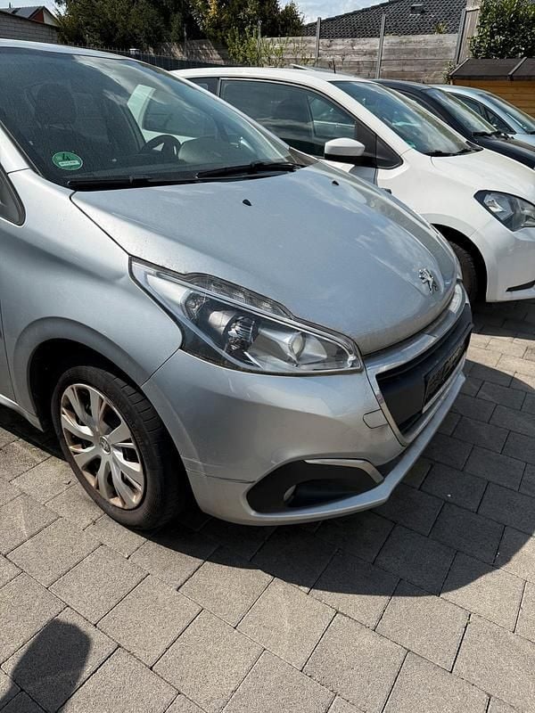 Gebraucht Peugeot 208 82 PS (60 kW) 2017 Silber Kleinwagen