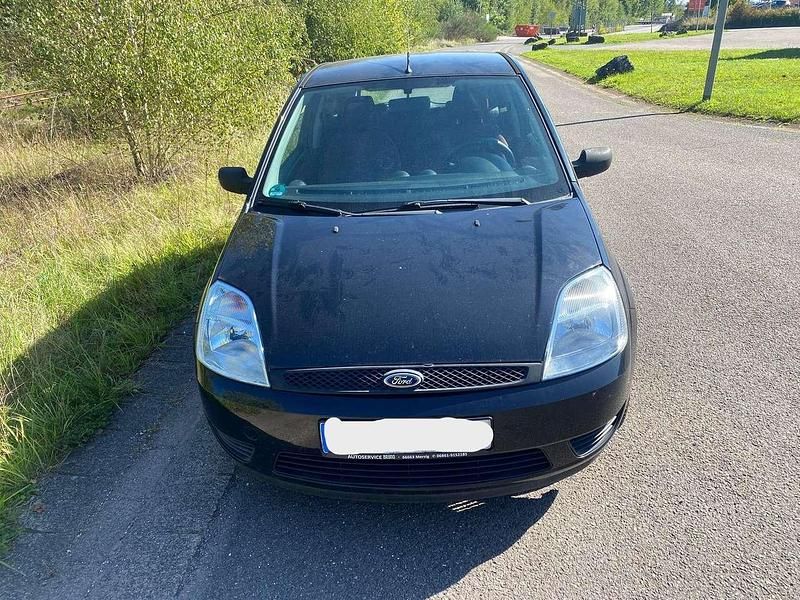 Pantherschwarz metallic Gebraucht 2005 Ford Fiesta Futura Kleinwagen | 1.699 € (Fairer Preis) - Bild 1/4