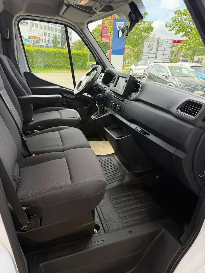 Używany Renault Master Komfort 150 KM (110 kW) 2022 Biały Minivan