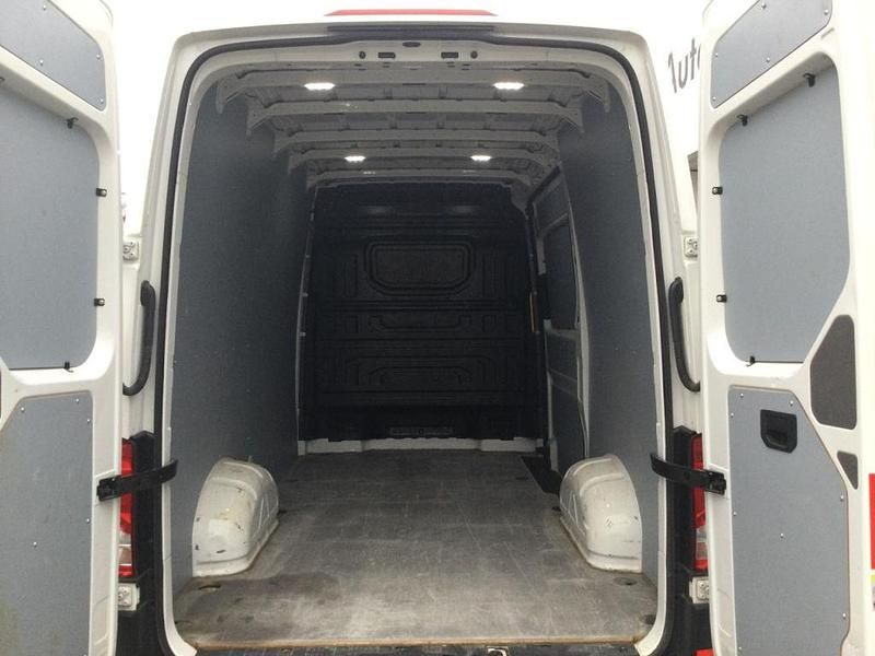 Gebraucht VW Crafter 102 PS (75 kW) 2024 Candyweiß Van