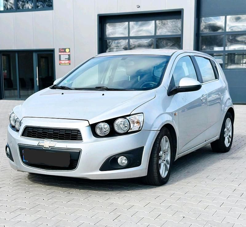 Gebraucht Chevrolet Aveo 115 PS (84 kW) 2012 Silber Limousine