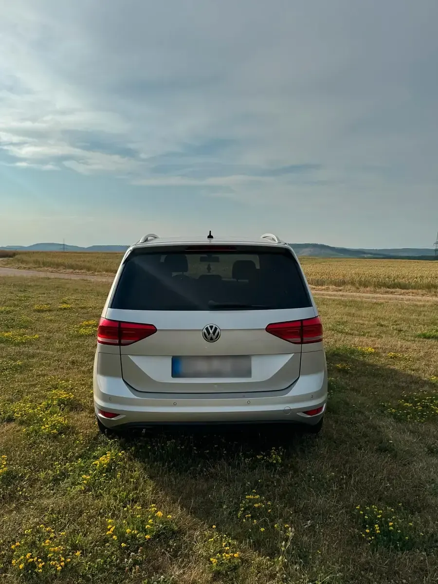 Gebraucht VW Touran 160 PS (117 kW) 2016 Silber Van / Kleinbus