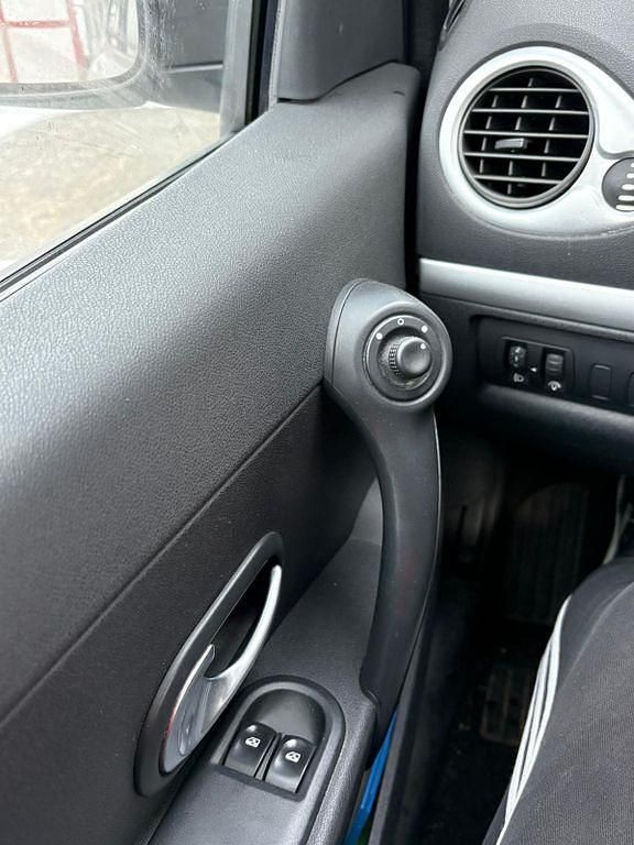 Gebraucht Renault Clio II Dynamique 88 PS (64 kW) 2007 Silber Limousine