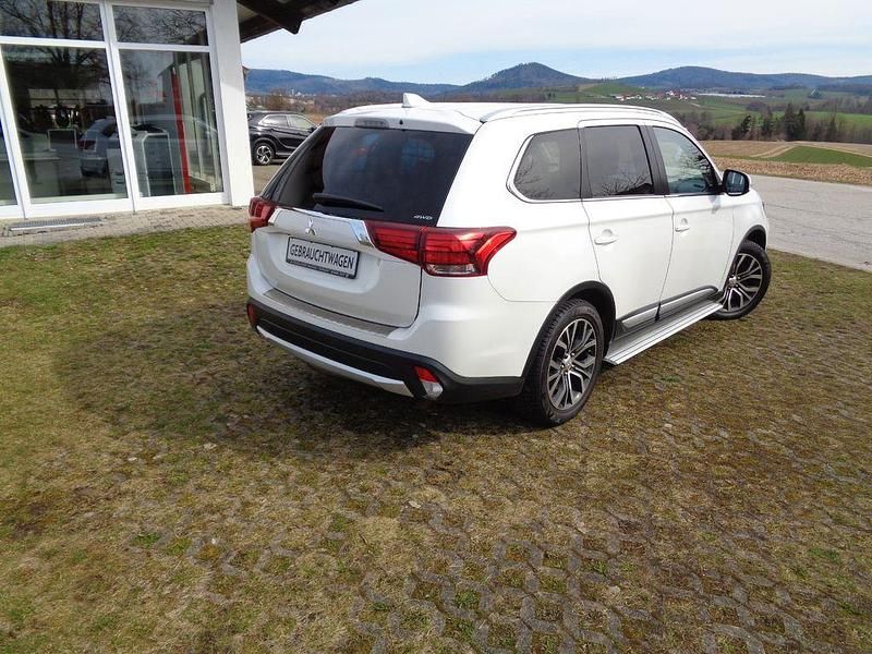 Gebraucht Mitsubishi Outlander Edition 150 PS (110 kW) 2017 Weiß SUV