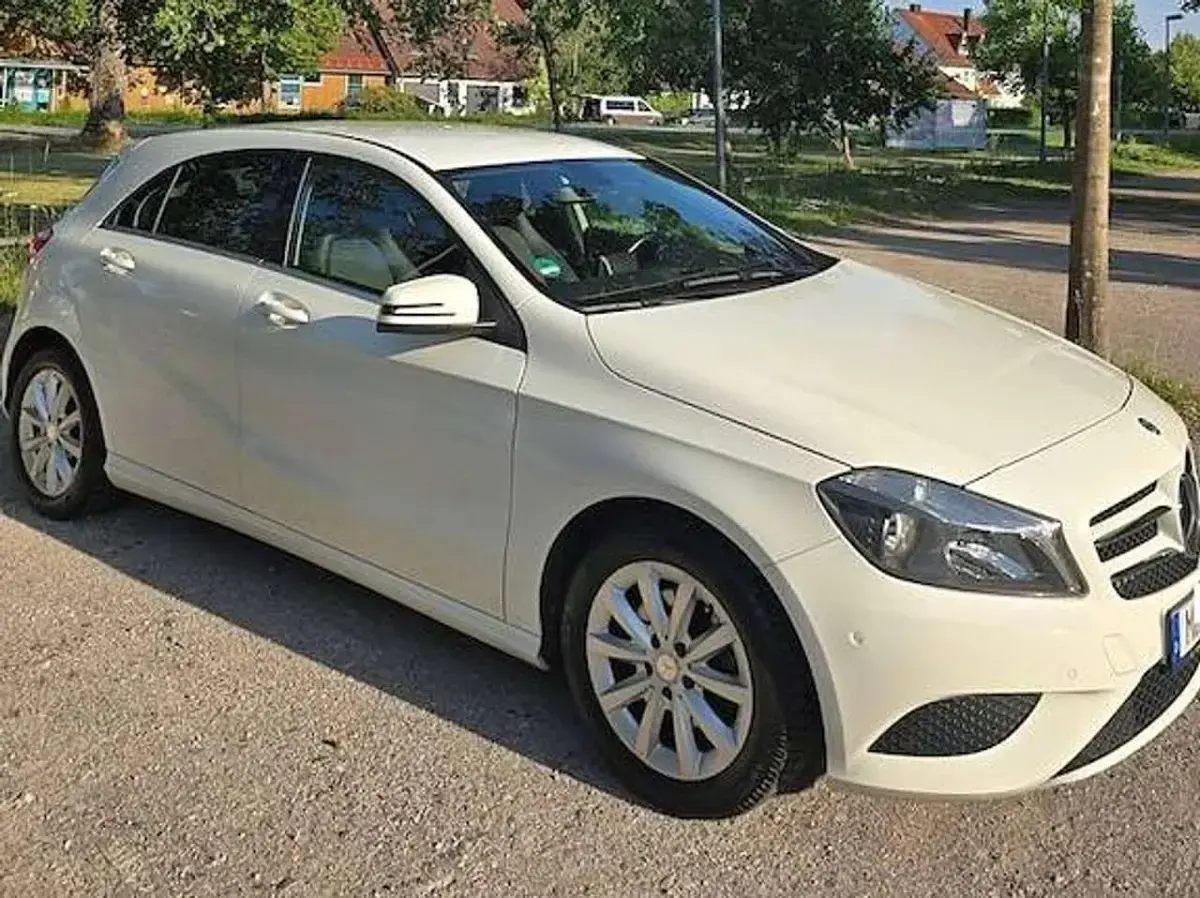 Gebraucht Mercedes A180 Style 122 PS (89 kW) 2013 Weiß Kleinwagen