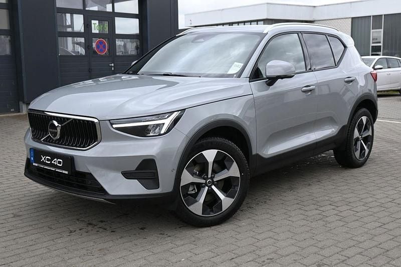 Grau Gebraucht 2025 Volvo XC40 SUV | 34.990 € (Fairer Preis) - Bild 1/4