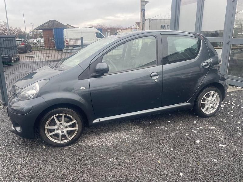 Gebraucht Toyota Aygo Cool 68 PS (50 kW) 2013 Grau Kleinwagen