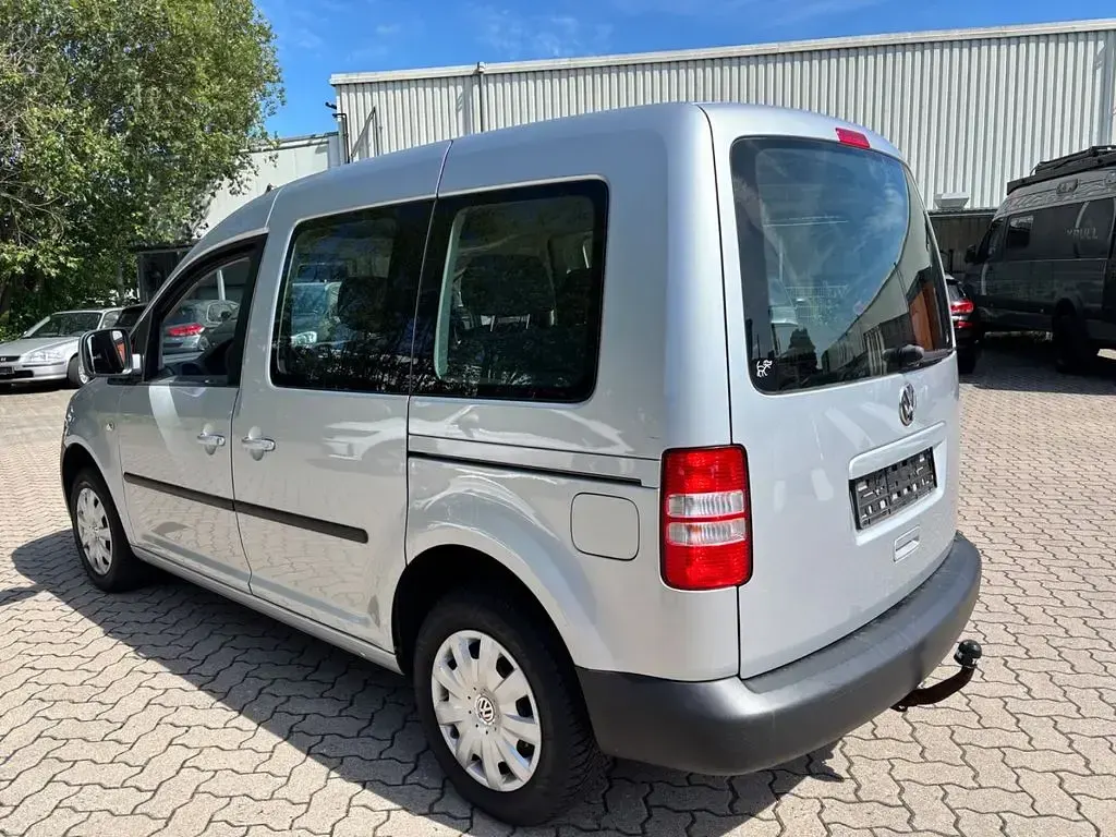 Gebraucht VW Caddy Trendline 105 PS (77 kW) 2011 Silber Van / Kleinbus