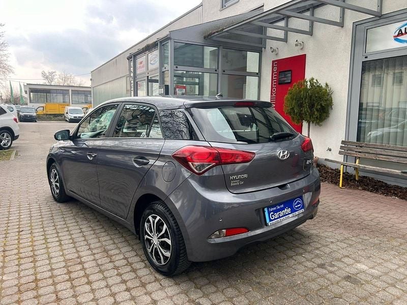Gebraucht Hyundai i20 Style 84 PS (61 kW) 2016 Grau Kleinwagen