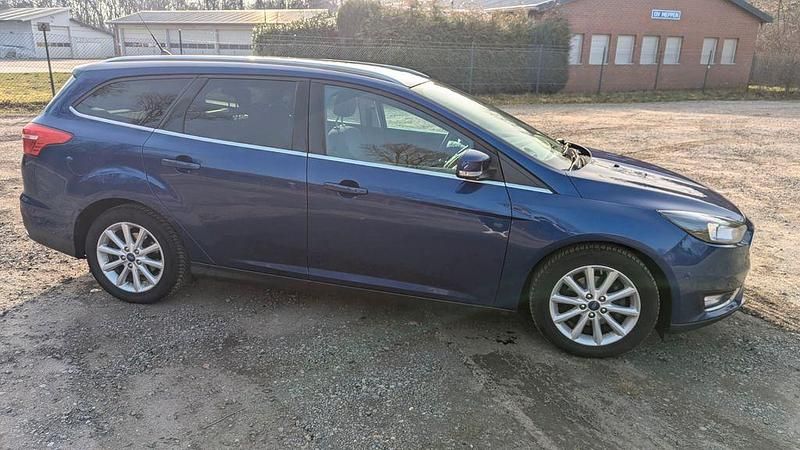 Gebraucht Ford Focus Titanium 120 PS (88 kW) 2016 Blau Kombi