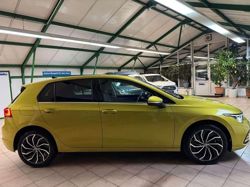 Gebraucht VW Golf VIII Style 150 PS (110 kW) 2020 Gelb Limousine