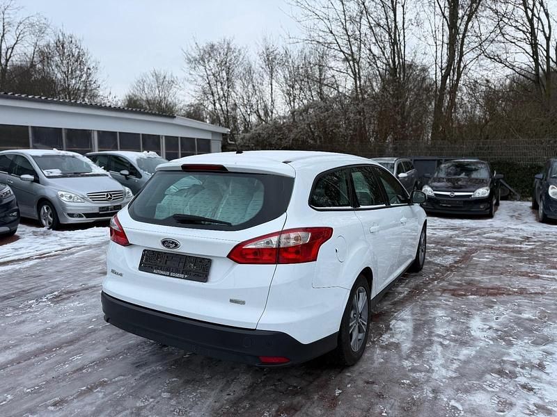 Gebraucht Ford Focus 125 PS (91 kW) 2013 Weiß Kombi
