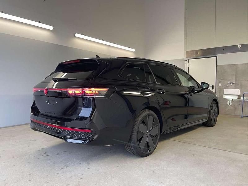 Neu VW Passat R-line 265 PS (194 kW) 2026 [f0f0] oyster silver m... Kombi