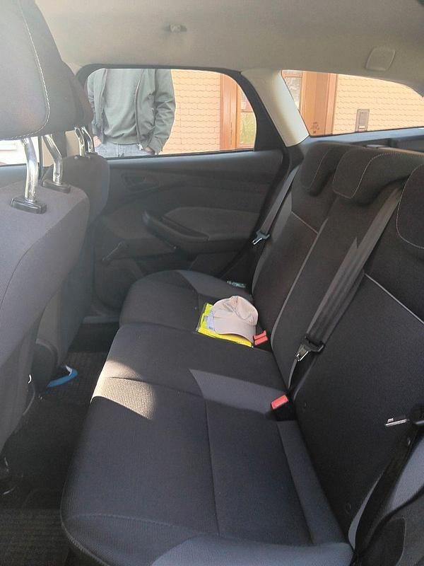 Gebraucht Ford Focus Ambiente 101 PS (74 kW) 2014 Blau Kombi