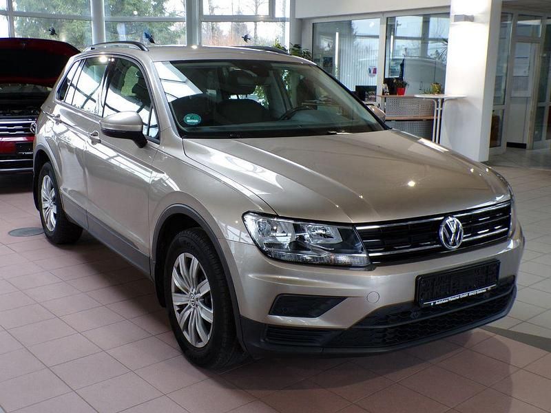 Gebraucht VW Tiguan Trendline 150 PS (110 kW) 2017 Titanium beige SUV