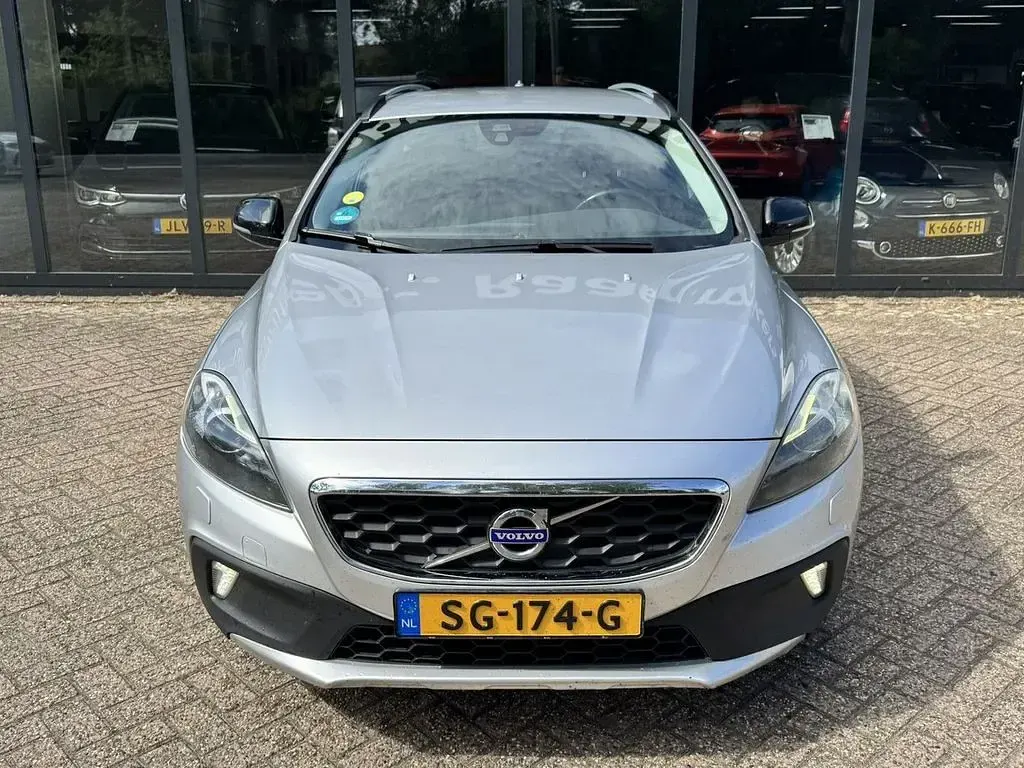 Gebraucht Volvo V40 CC Momentum 116 PS (85 kW) 2013 Grau Kombi
