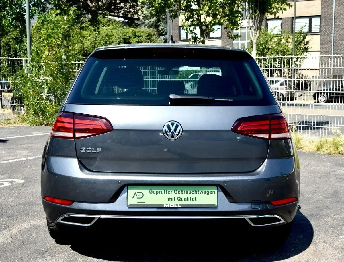 Gebraucht VW Golf VII Highline 150 PS (110 kW) 2020 Grau Limousine