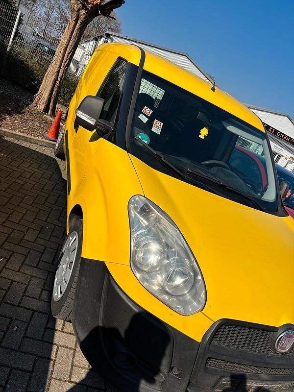 Gebraucht Fiat Doblò 100 PS (73 kW) 2013 Gelb Van / Kleinbus