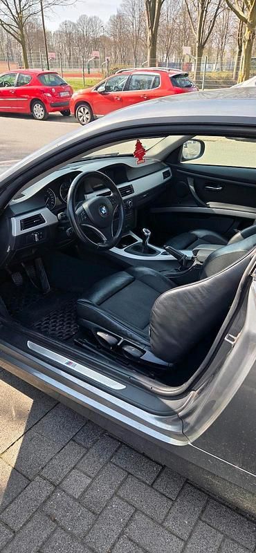 Gebraucht BMW 320 170 PS (125 kW) 2010 Grau Coupé
