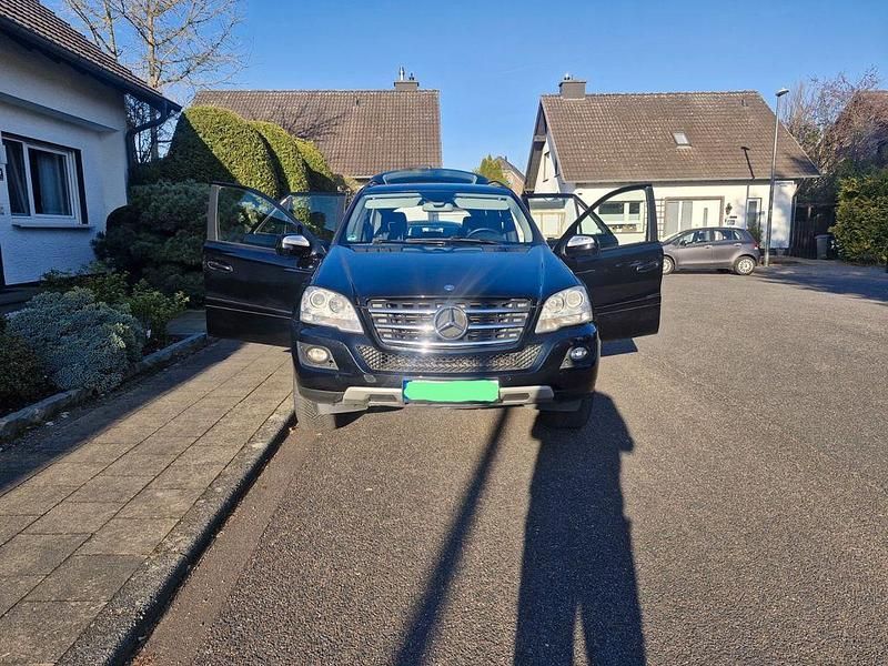 Gebraucht Mercedes ML350 211 PS (155 kW) 2009 Schwarz SUV