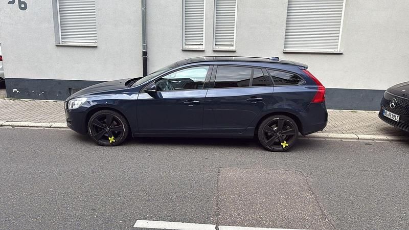 Blau Gebraucht 2012 Volvo V60 Kombi | 4.400 € (Fairer Preis) - Bild 1/4
