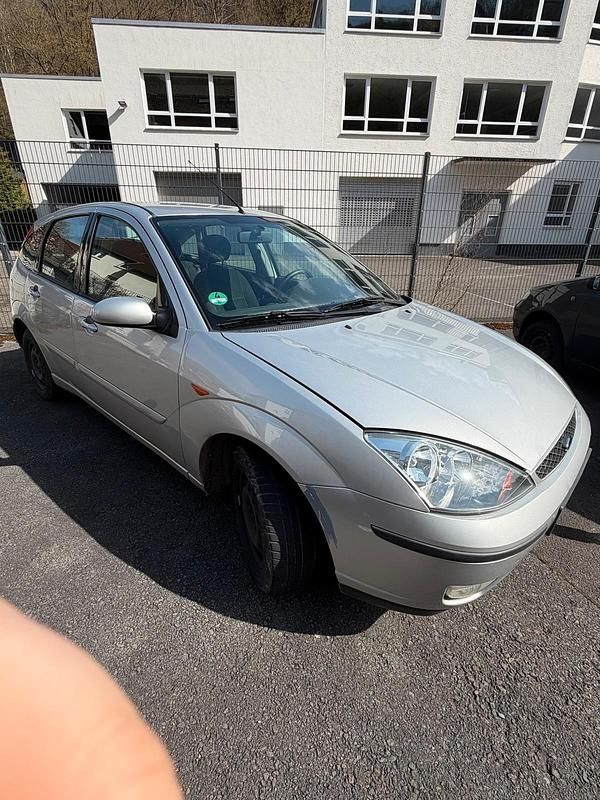 Gebraucht Ford Focus 115 PS (84 kW) 2003 Grau Kleinwagen