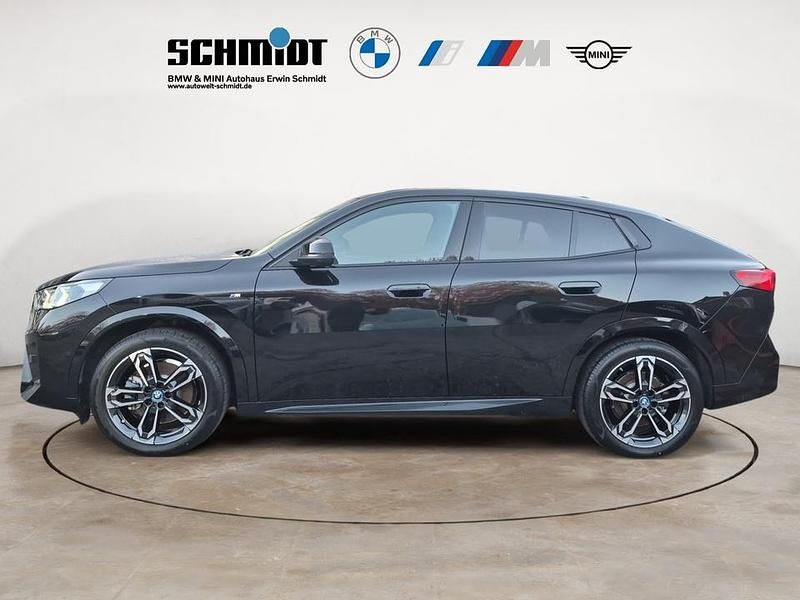 Gebraucht BMW iX2 Comfort Edition 230 kW (313 PS) 2024 (schwarz)  black sapphire SUV