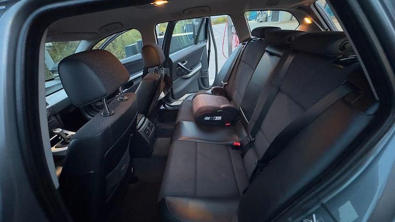 Grau Gebraucht 2009 BMW 320 Kombi | 4.300 € (Guter Preis) - Bild 1/4