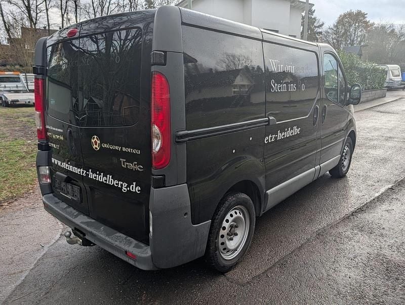 Second-hand Renault Trafic 114 CP (83 kW) 2012 Negru Monovolum