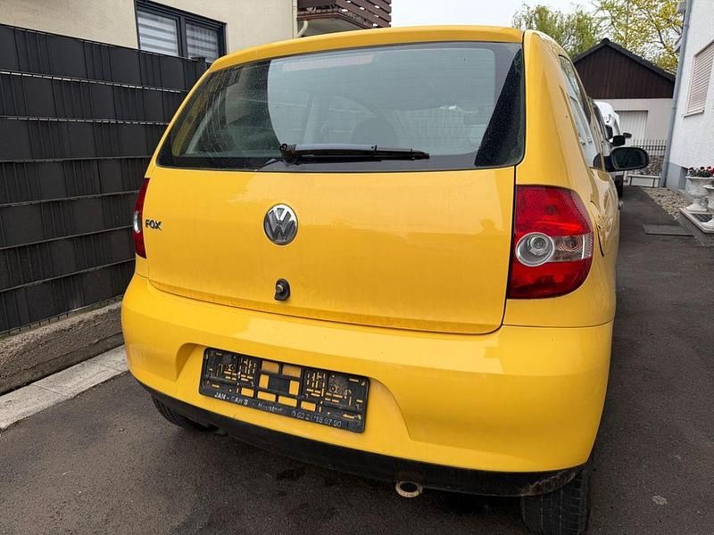 Gebraucht VW Fox 54 PS (39 kW) 2005 Gelb Kleinwagen