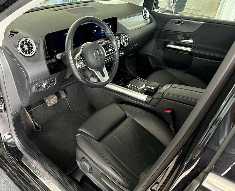 Gebraucht Mercedes B200 Progressive 163 PS (119 kW) 2021 Schwarz Van / Kleinbus